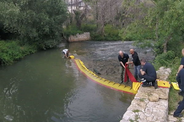 Hoe een rivierdrempel in 3 minuten op te drogen! Model WL-06 met geïntegreerde ballast.